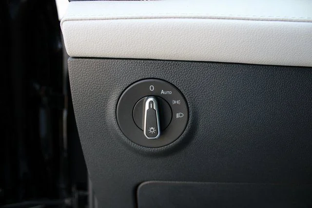 2025 Volkswagen Taos SEL - Photo 16