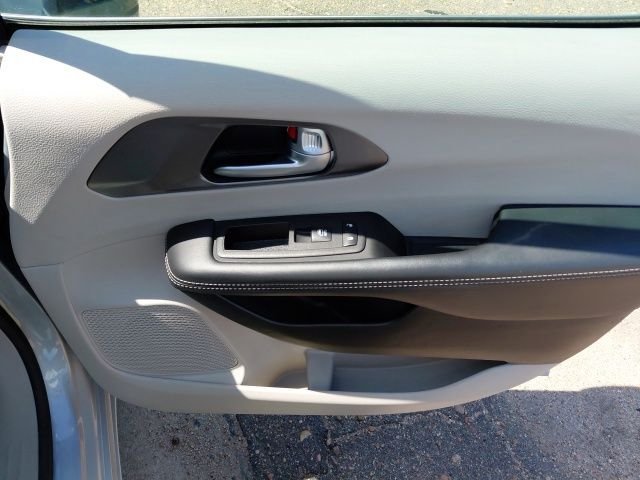 Used 2024 Silver Chrysler Touring L image 28