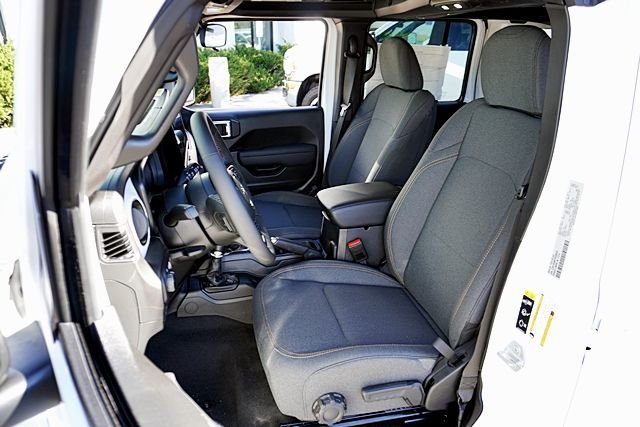 New 2026 Bright White Clear-Coat Exterior Paint Jeep Sport S image 24