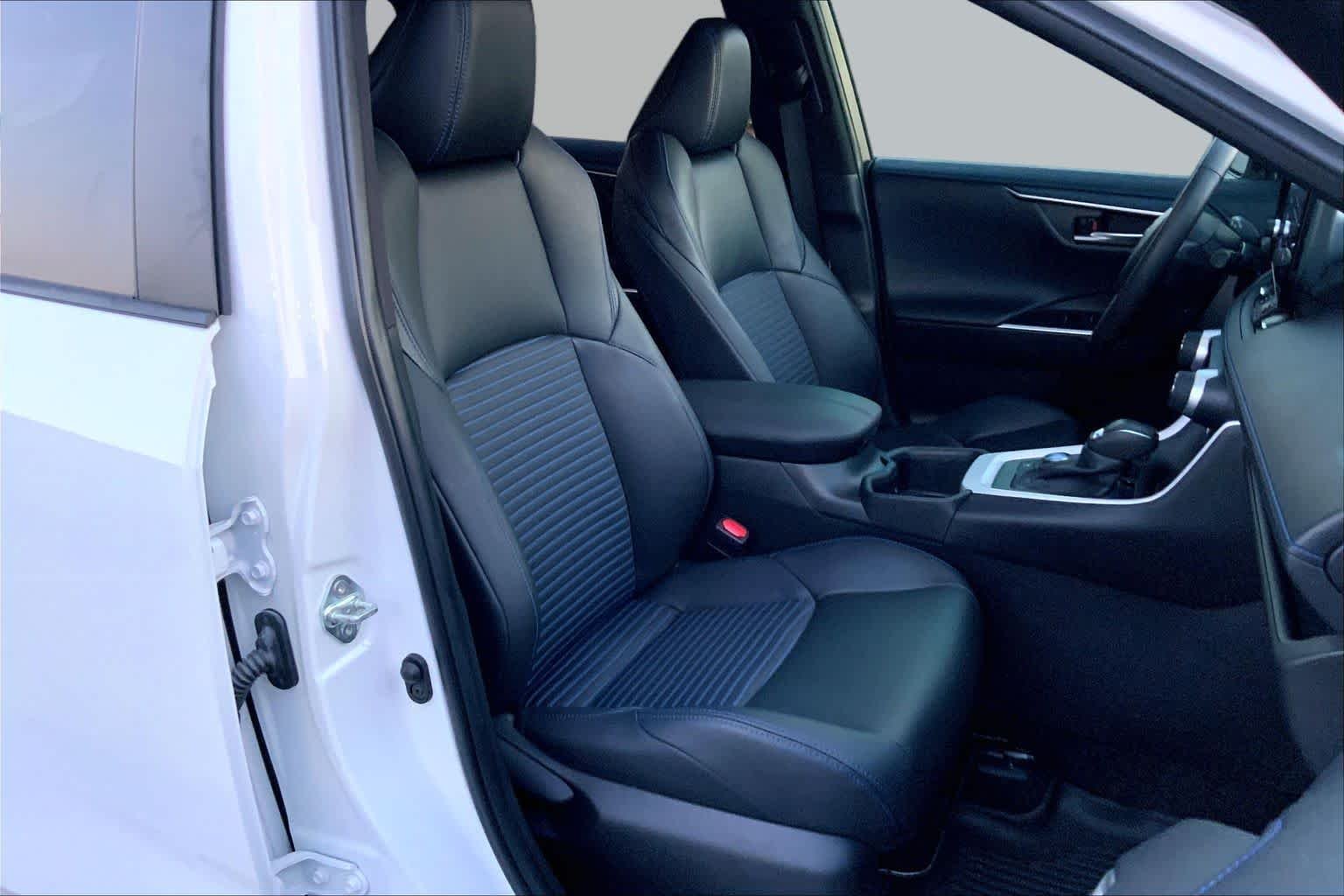 Used 2023 Wind Chill Pearl/Midnight Black Metallic Toyota Hybrid XSE image 9