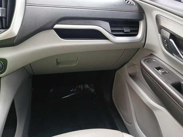 Used 2020 Silver GMC SLT image 29