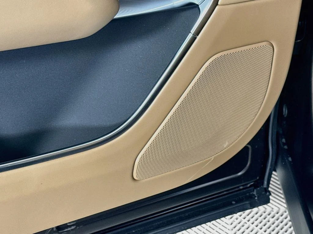 New 2026 Tourmaline Brown in Satin finish Land Rover SE image 21