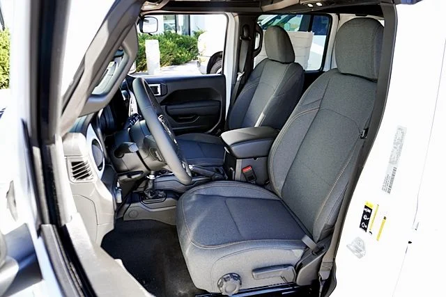 New 2026 Bright White Clear-Coat Exterior Paint Jeep Sport S image 23