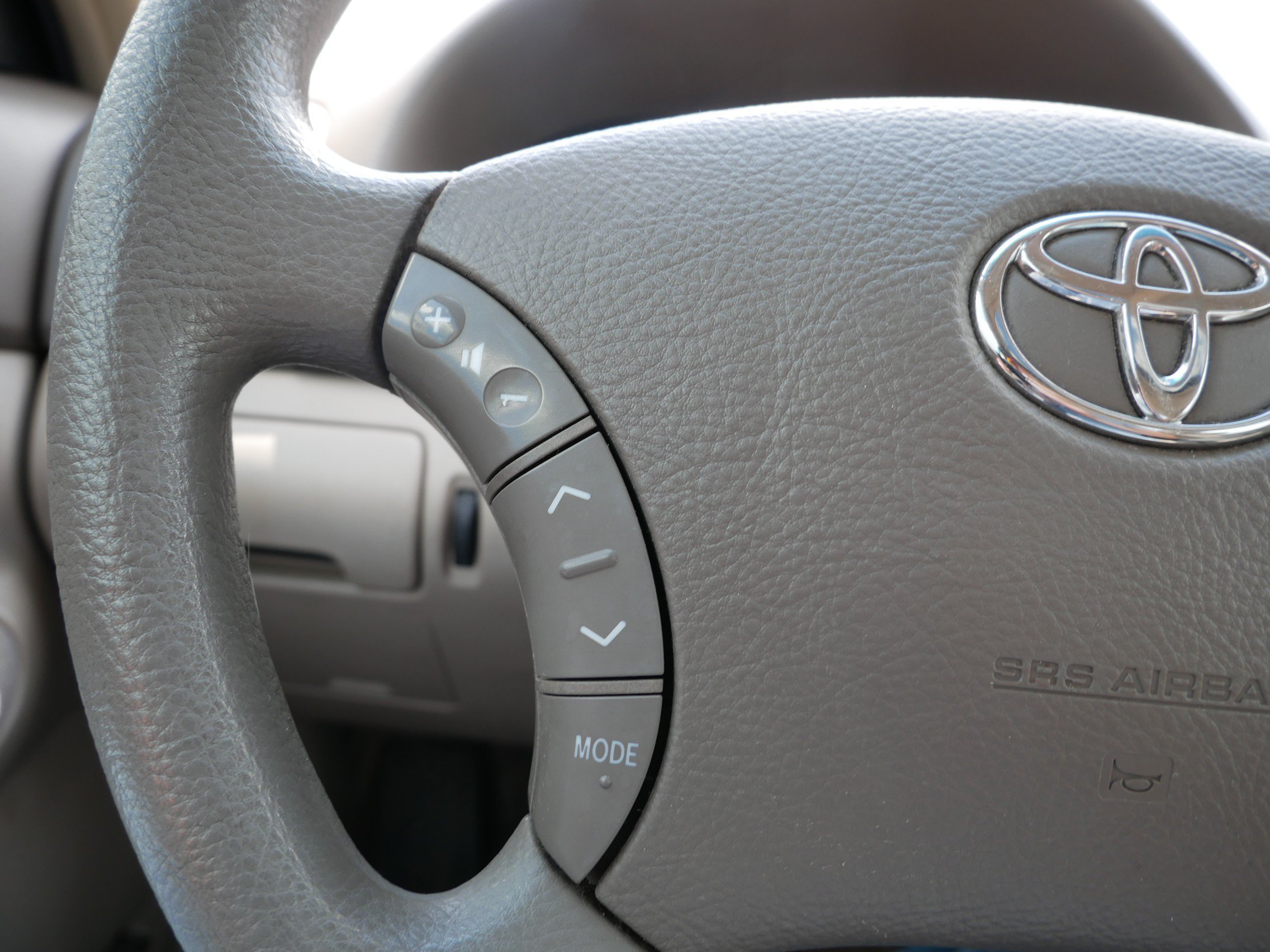 Used 2005 Gray Toyota LE image 20