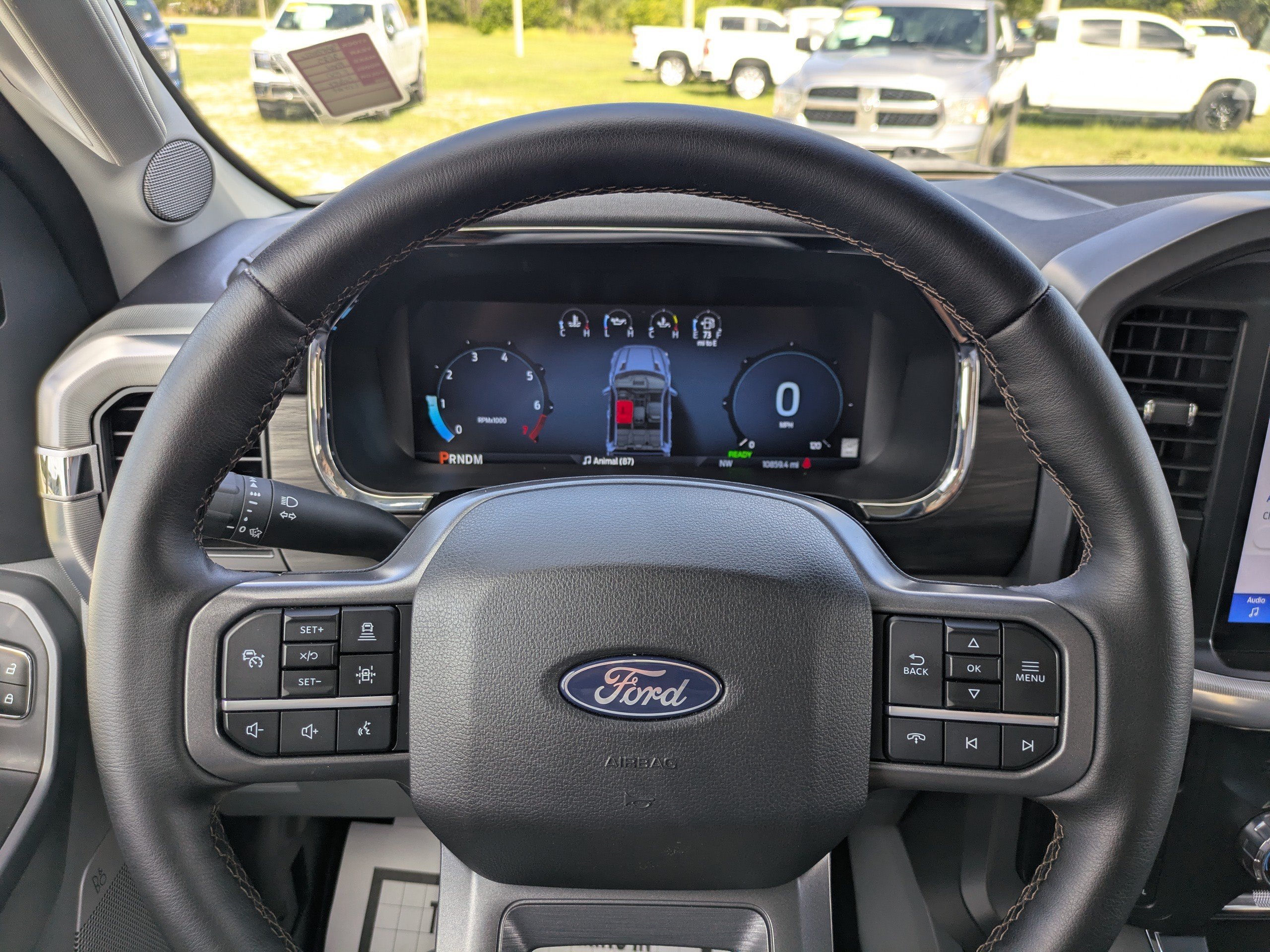 Used 2025 Silver Ford LARIAT image 24