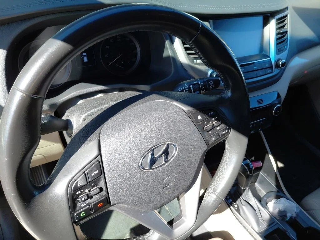 Certified Used 2018 White Hyundai SEL Plus image 6