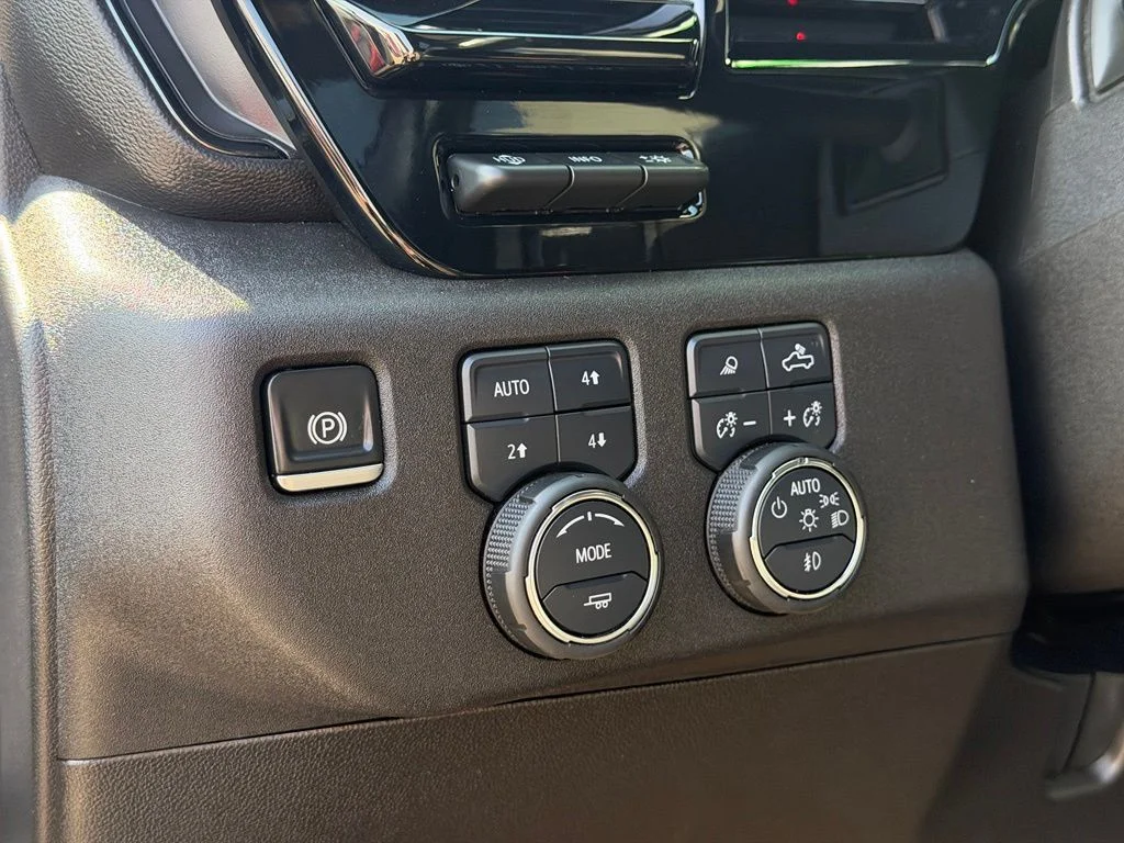 Used 2025 Gray Chevrolet ZR2 image 24