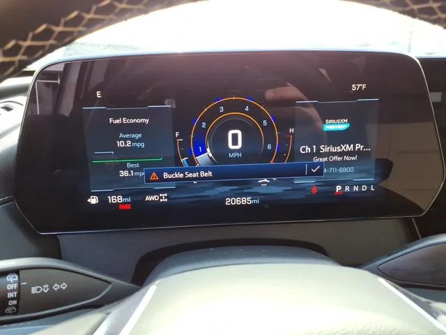 Used 2025 Summit White Chevrolet LT image 17