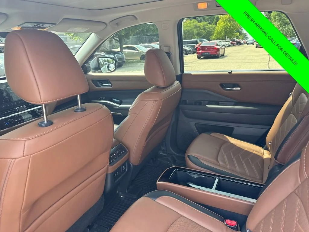 Used 2025 Gray Nissan Platinum image 15