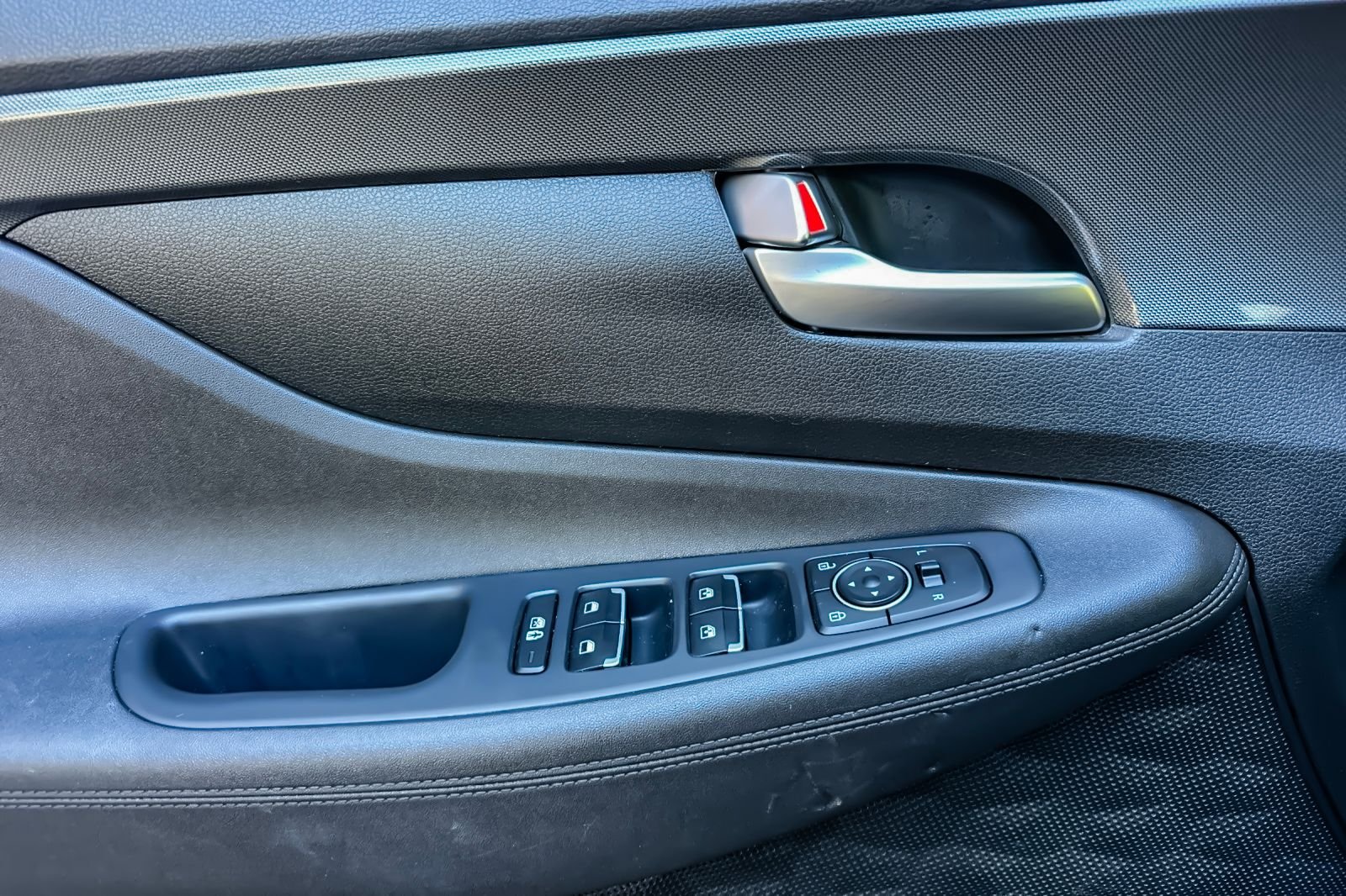 Used 2023 Gray Hyundai SEL image 10