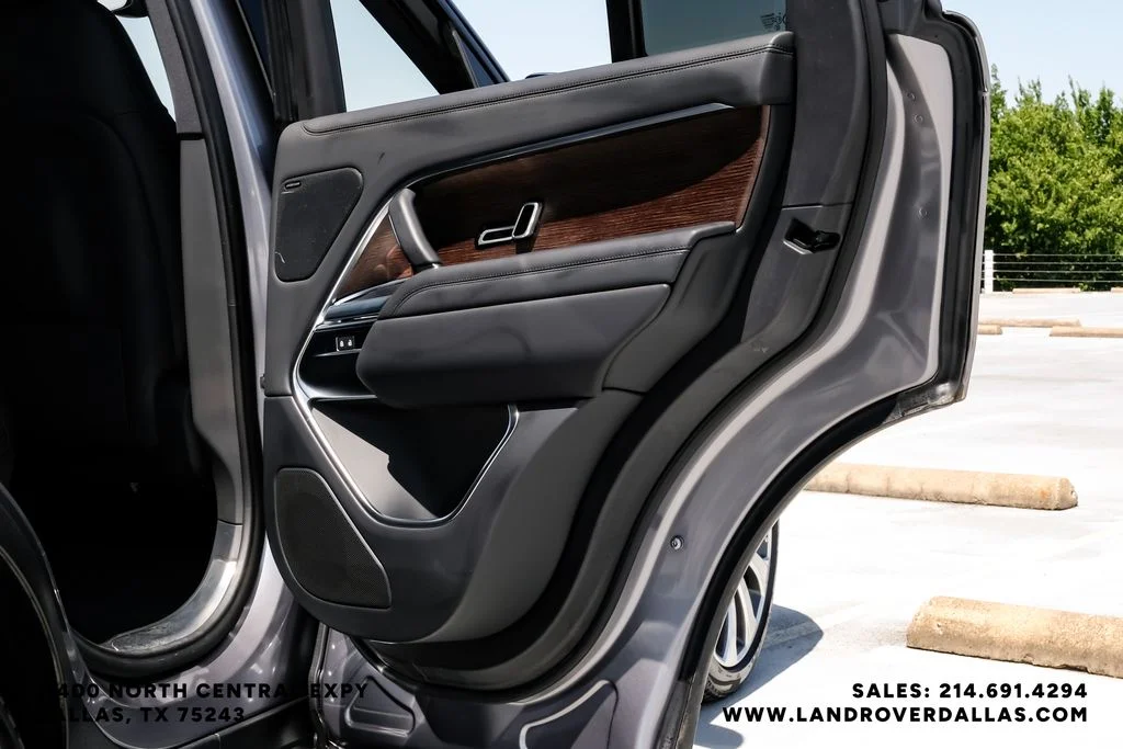 Used 2023 Grey Land Rover SE image 47