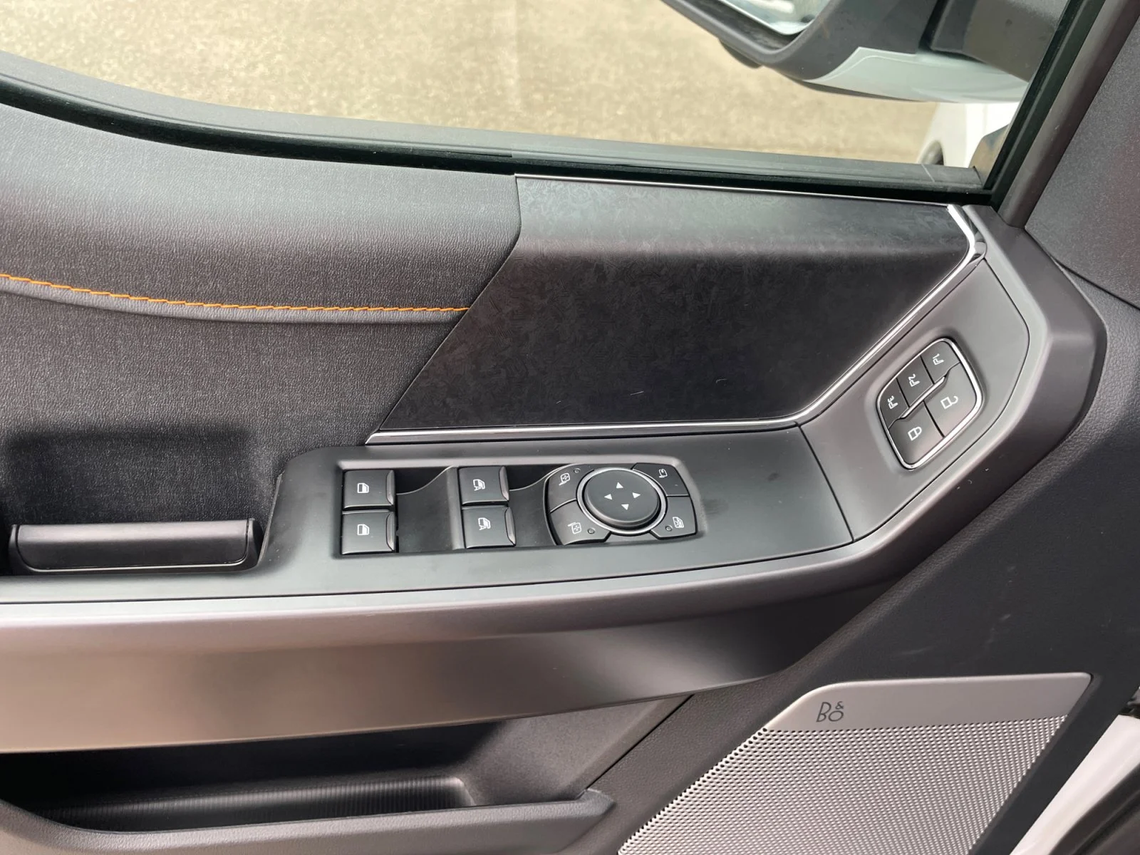 New 2026 Oxford White Ford Tremor image 17