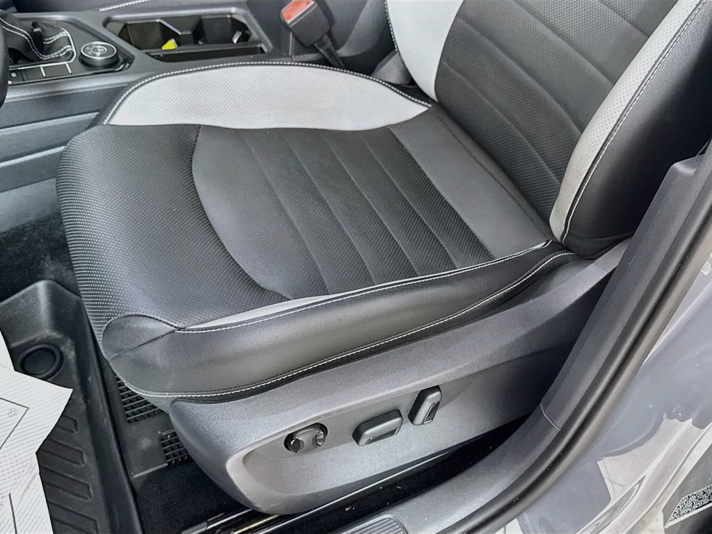 Used 2023 Platinum Gray Metallic Volkswagen SEL image 9