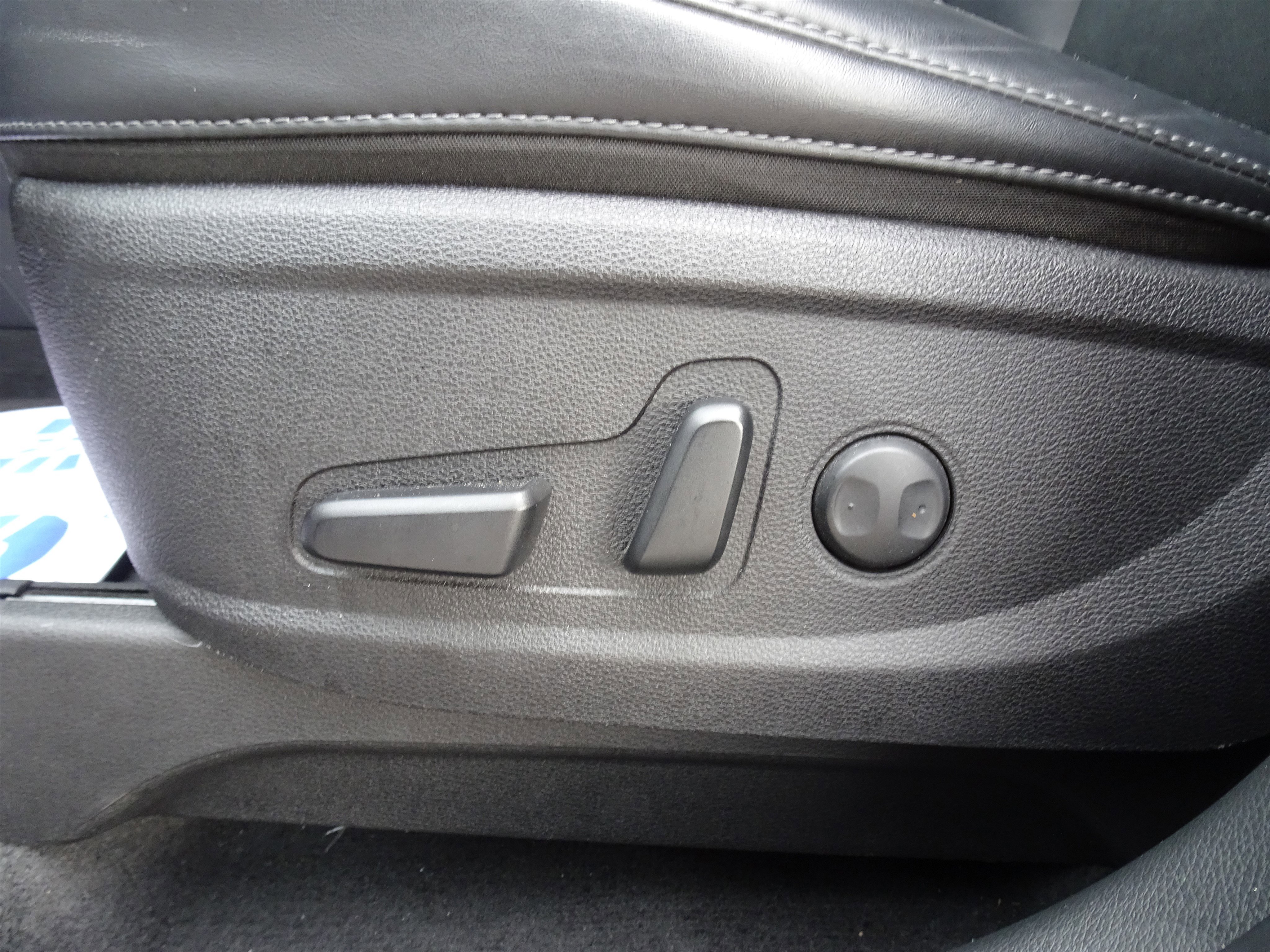 Used 2024 Glacial White Pearl Kia S image 10