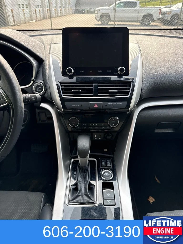 Used 2025  Mitsubishi SE image 15