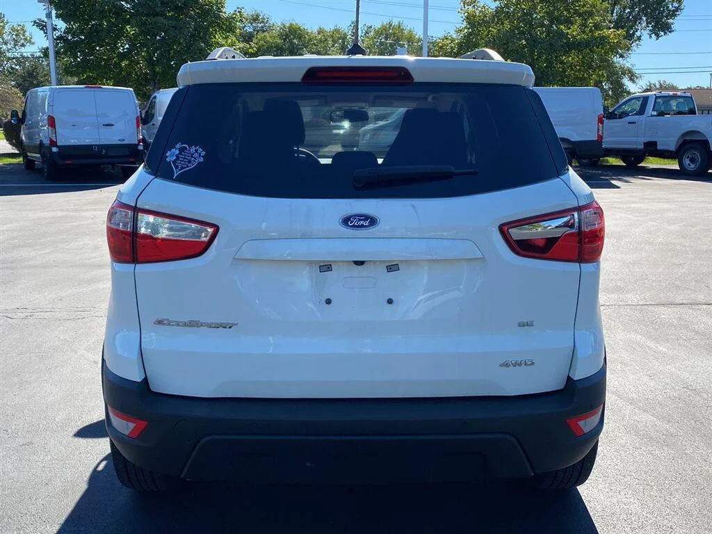 Used 2022 Diamond White Ford SE image 10