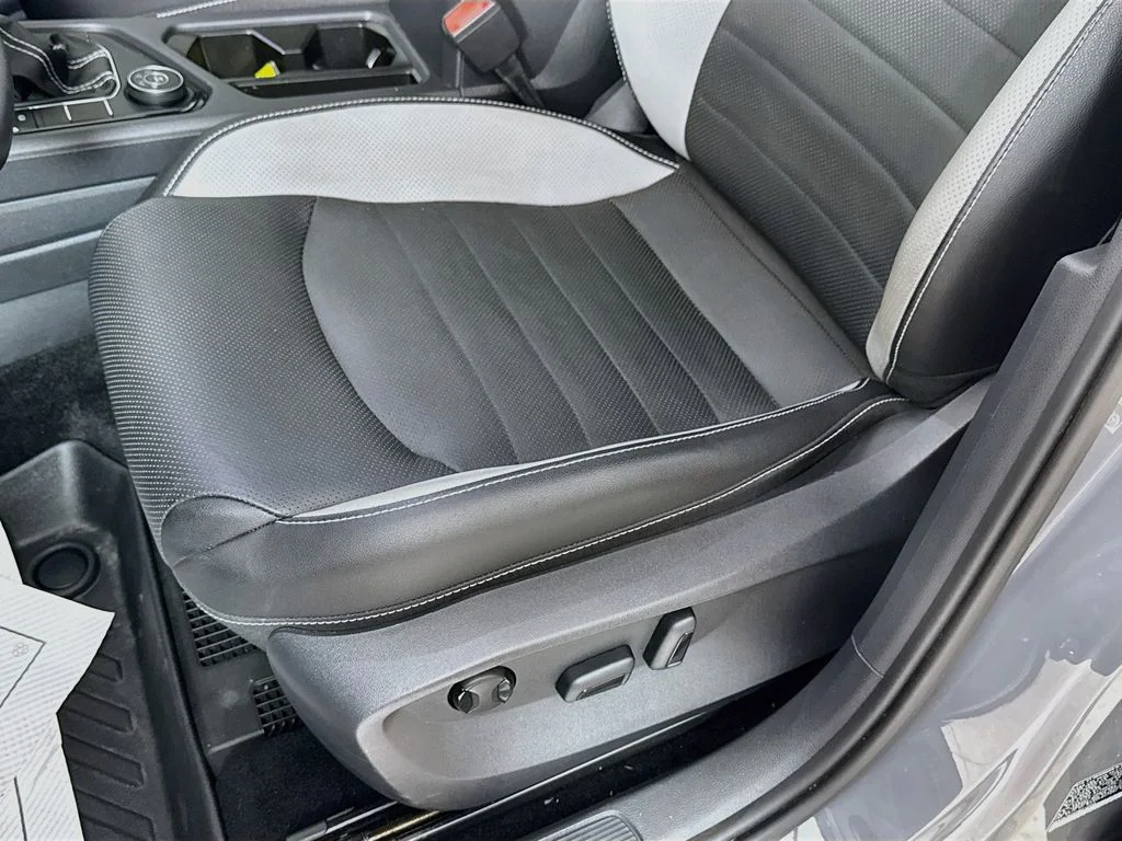 Used 2023 Pure Gray Volkswagen SEL image 9
