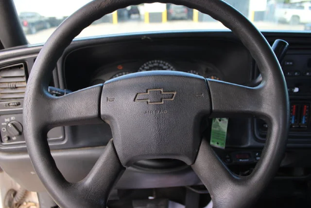 Used 2005 White Chevrolet Work Truck image 5