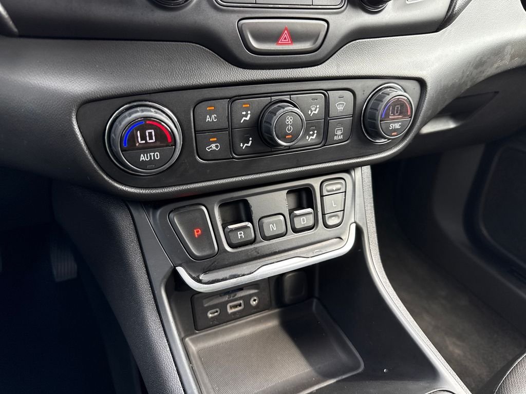 Used 2021 White GMC SLT image 18