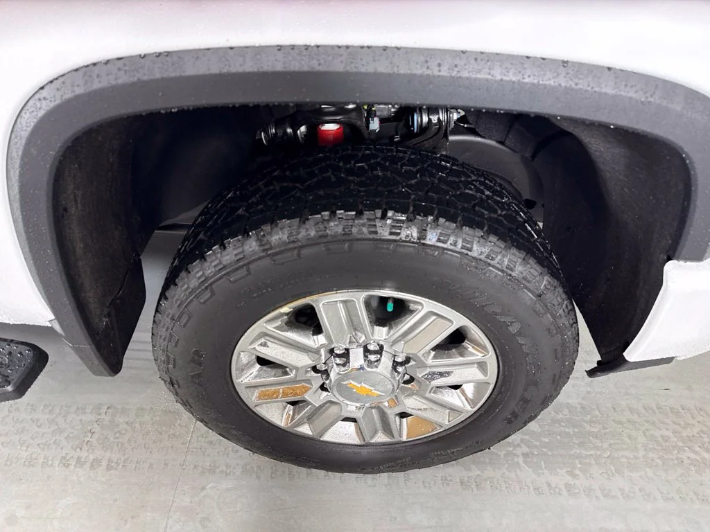 New 2026 Summit White Chevrolet High Country image 13