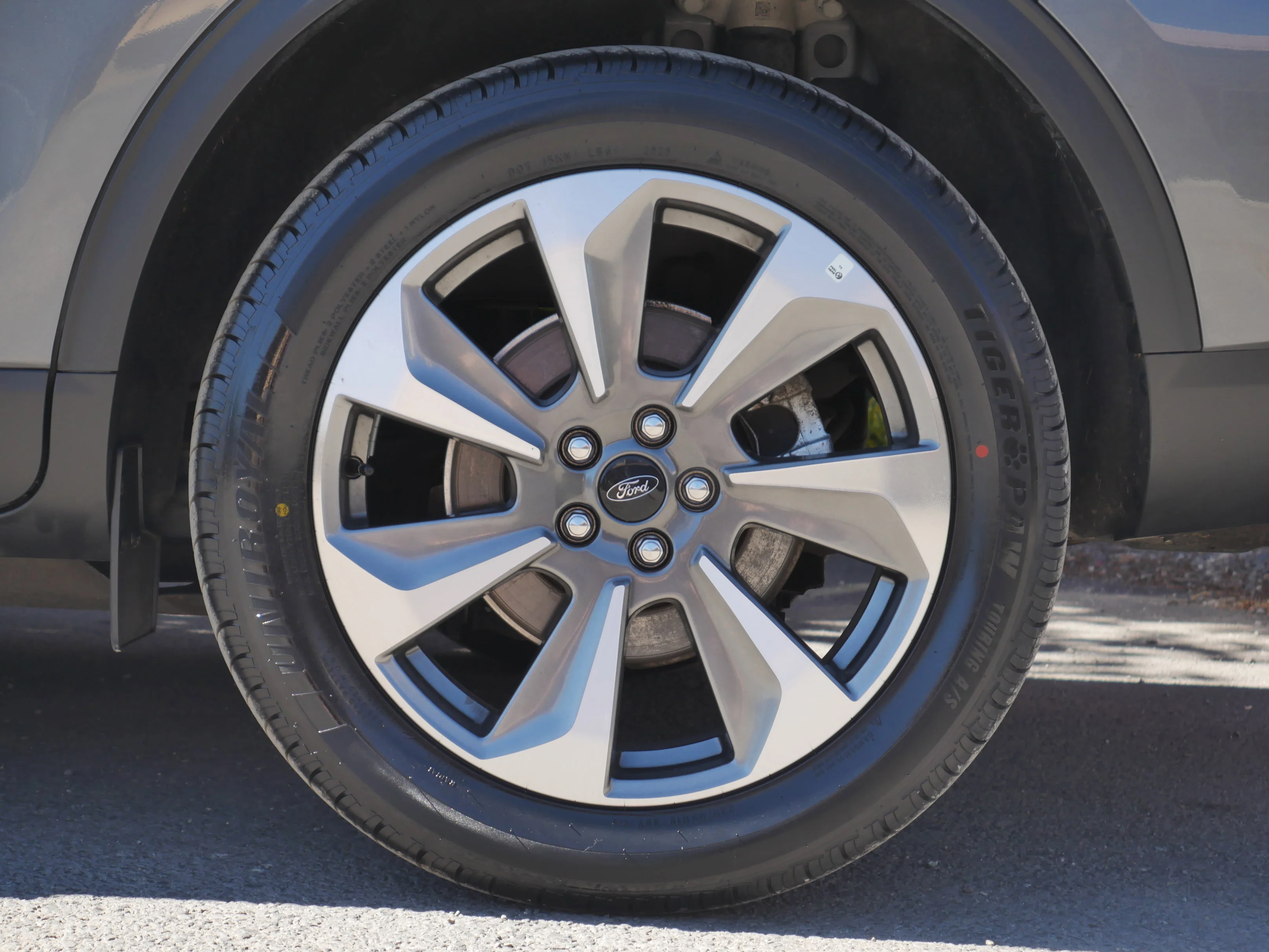 Certified Used 2025 Carbonized Gray Metallic Ford Platinum image 16