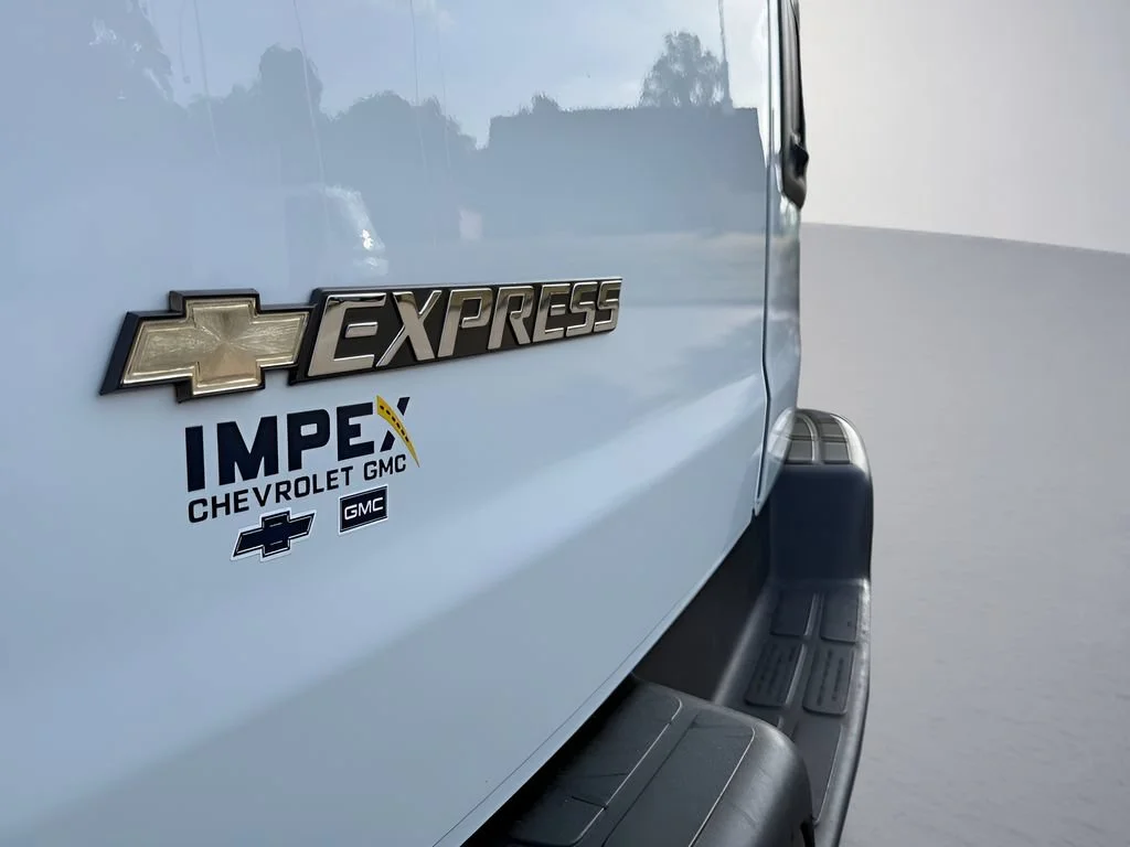 Used 2021 Summit White Chevrolet WT image 30
