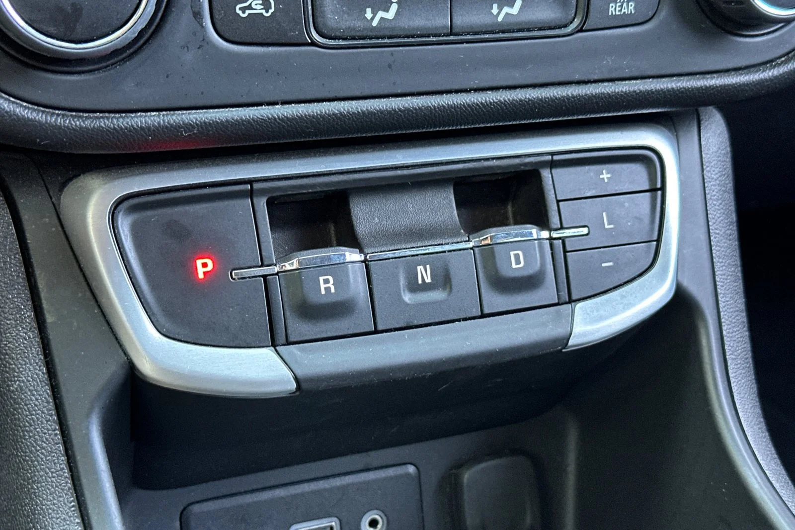 Used 2024 Summit White GMC SLE image 21
