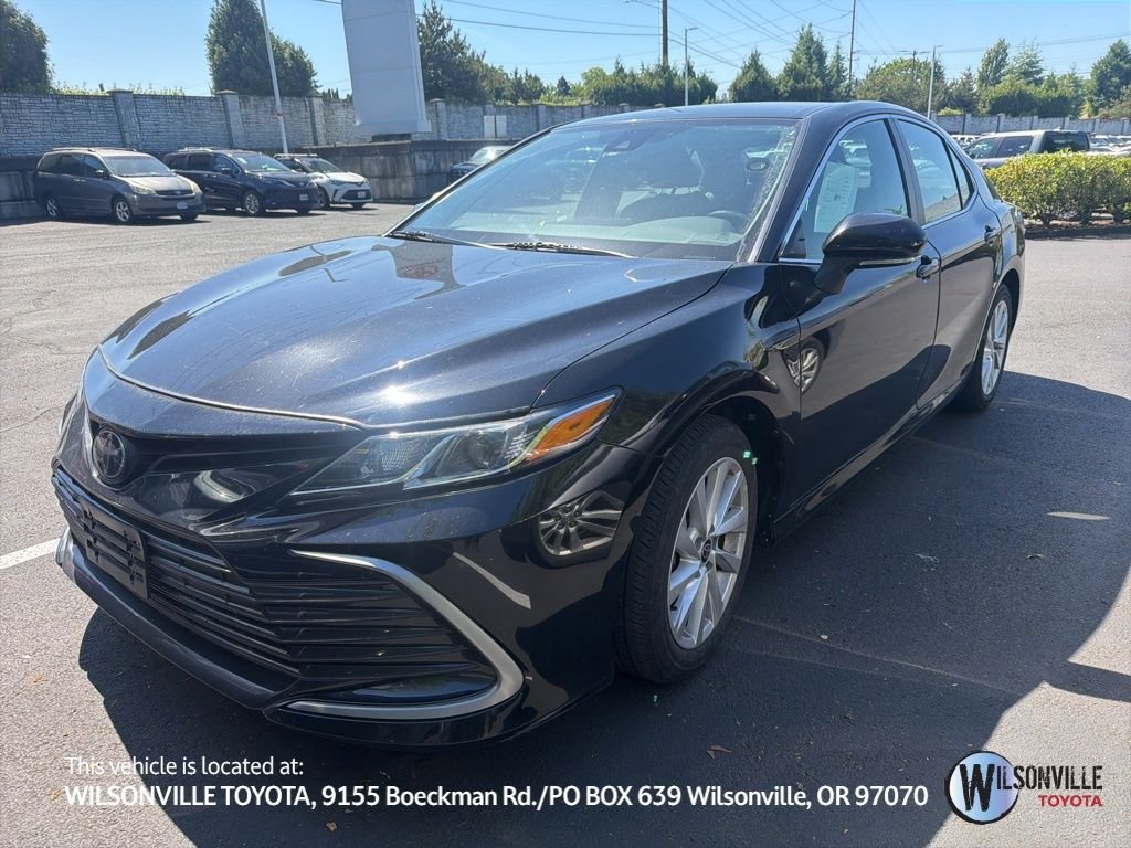 2023 Toyota Camry LE's photo