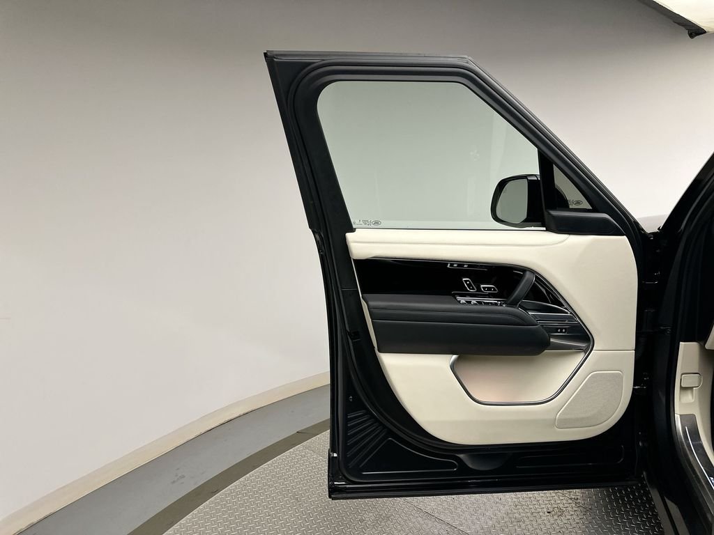Used 2024 Santorini Black Metallic Land Rover SE image 21