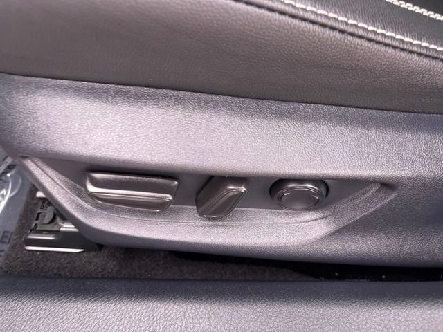 2025 Toyota Camry SE - Photo 27