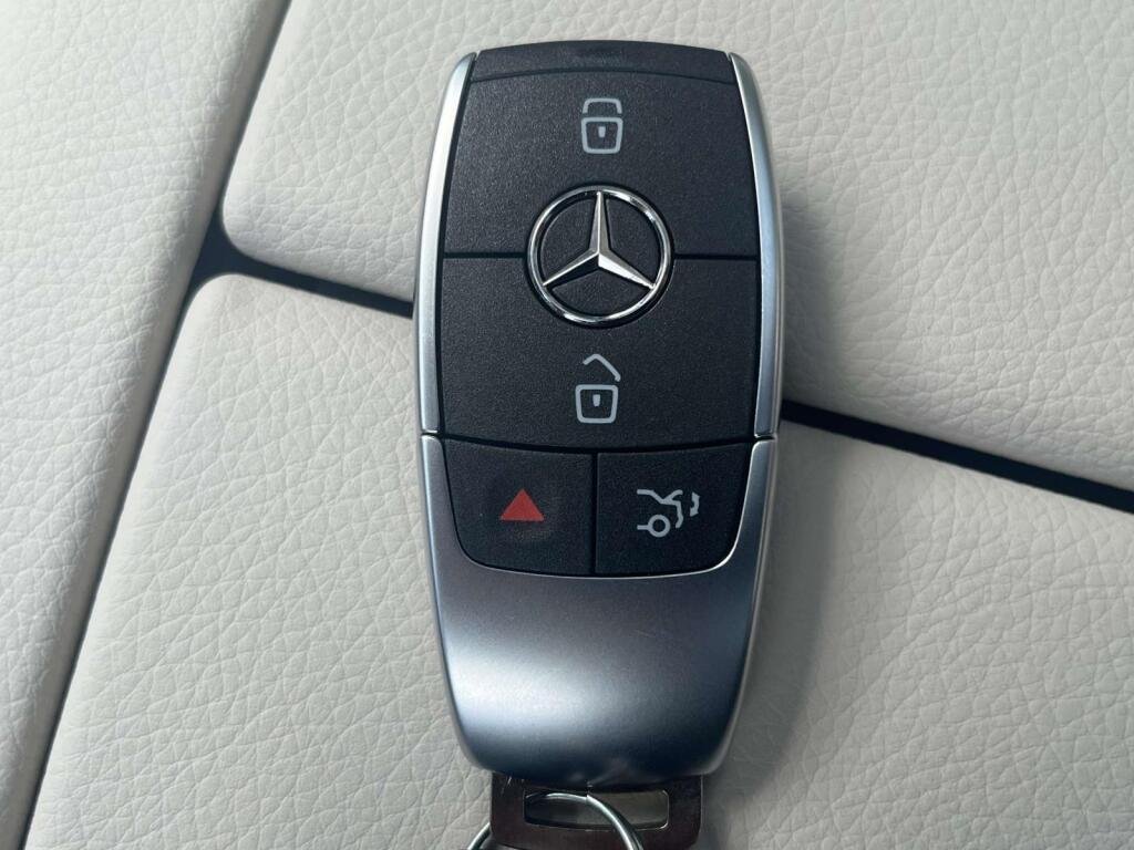 New 2026 Polar White Mercedes-Benz GLE 450 image 4