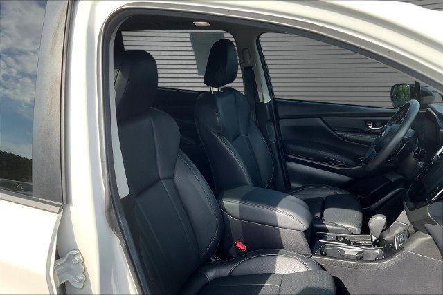 Used 2025 White Subaru Onyx Edition Touring image 32