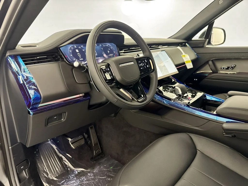 New 2026 Santorini Black Land Rover Dynamic SE image 9
