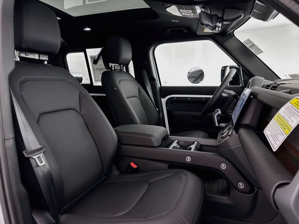 New 2026 Fuji White Land Rover X-Dynamic SE image 30
