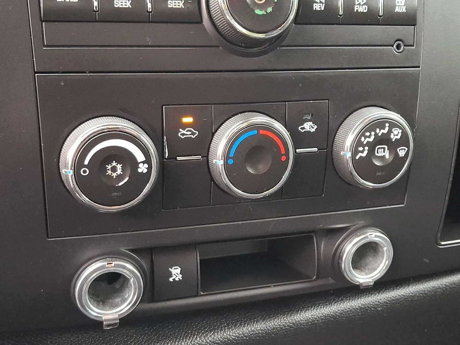 Used 2010 Taupe Gray Metallic Chevrolet Xtra Fuel Economy image 16