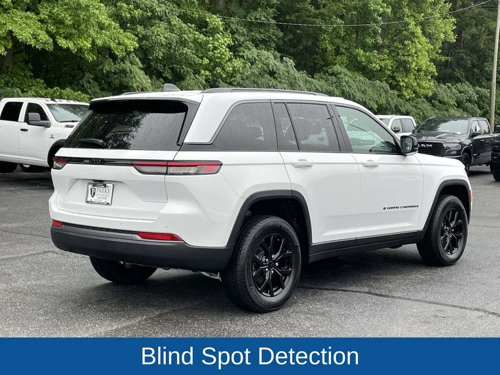 Used 2026 White Jeep Altitude image 9