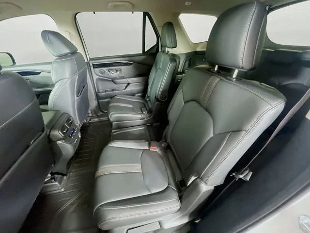 Used 2023  Honda EX-L image 3