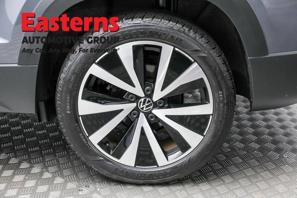 Used 2023 Gray Volkswagen 1.5T SE image 8