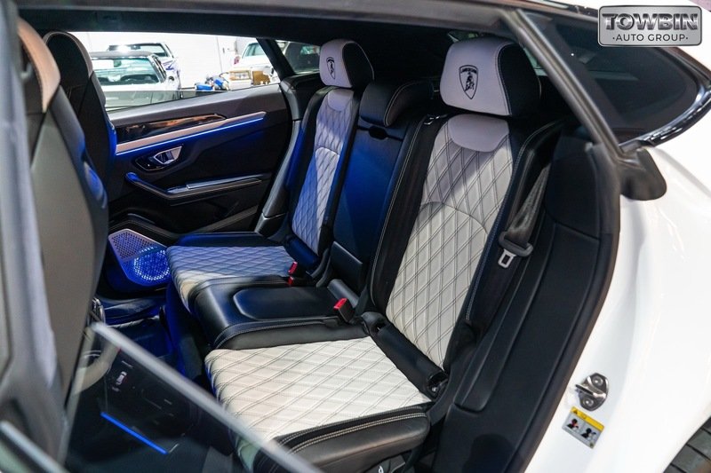 Used 2019  Lamborghini Base image 3