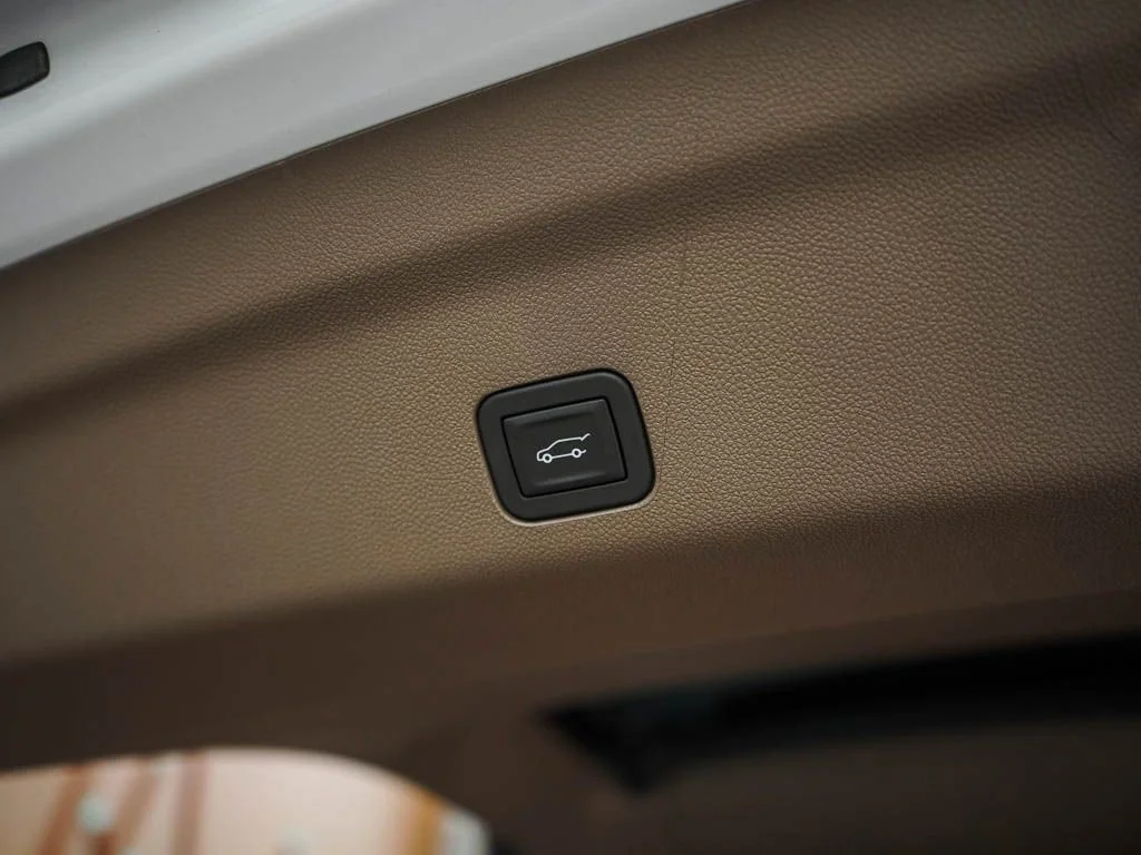 2026 GMC Yukon XL Denali - Photo 8