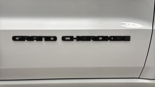 Used 2018 Bright White Clearcoat Jeep Altitude image 41