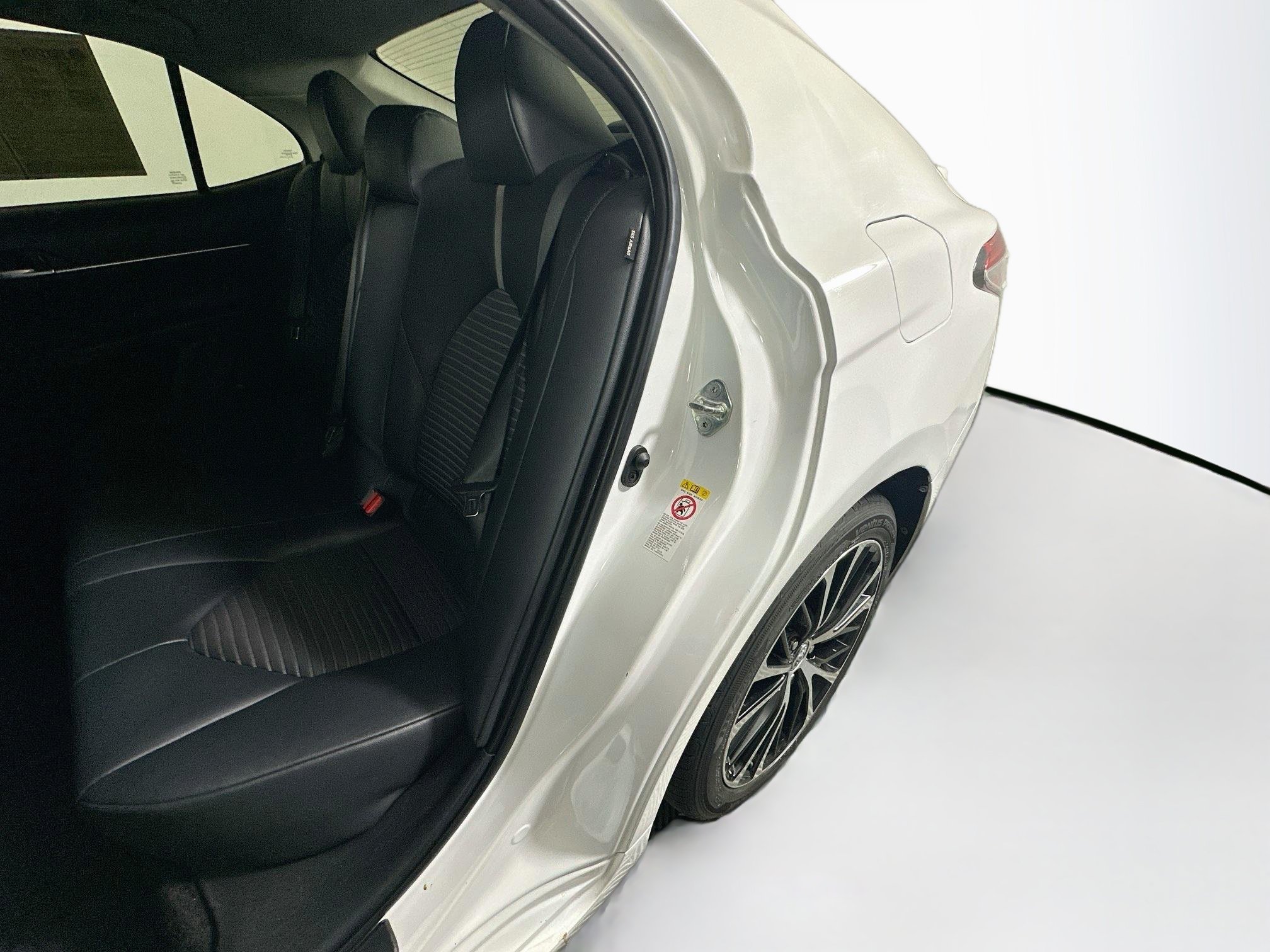 Used 2018 Super White Toyota SE image 25