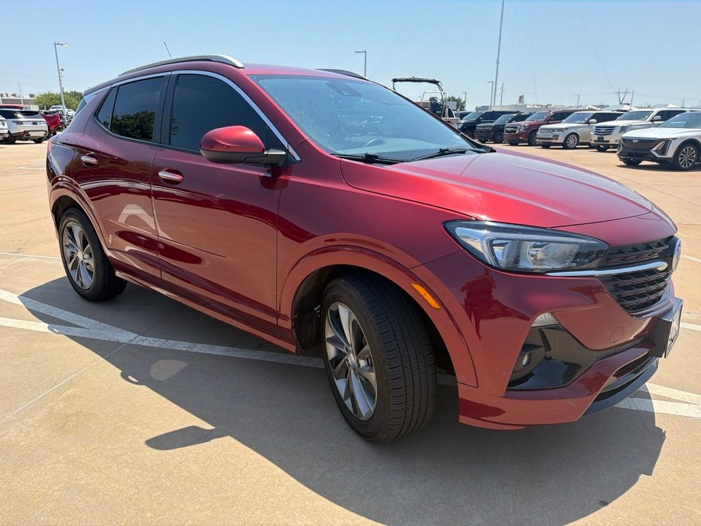 Used 2022 Red Buick Select image 3