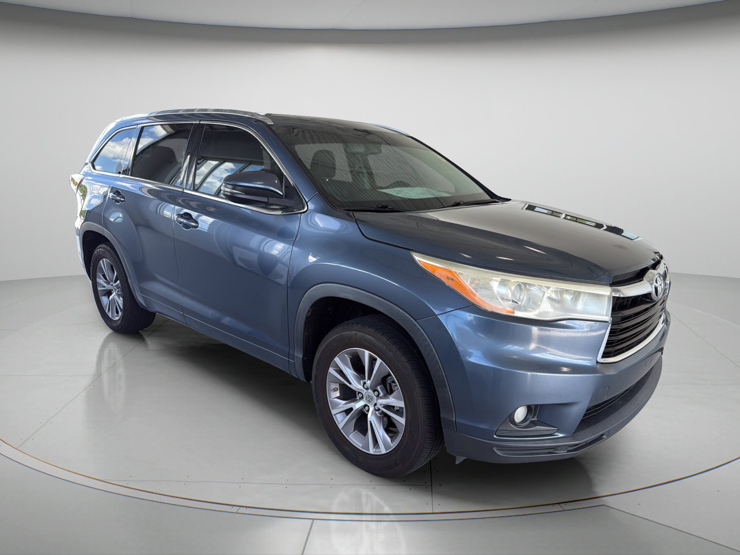 Used 2014 Attitude Black Metallic Toyota XLE image 6