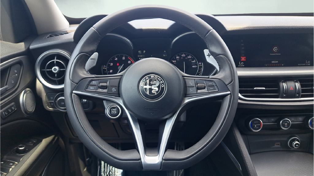 Used 2018 Red Alfa Romeo Base image 18