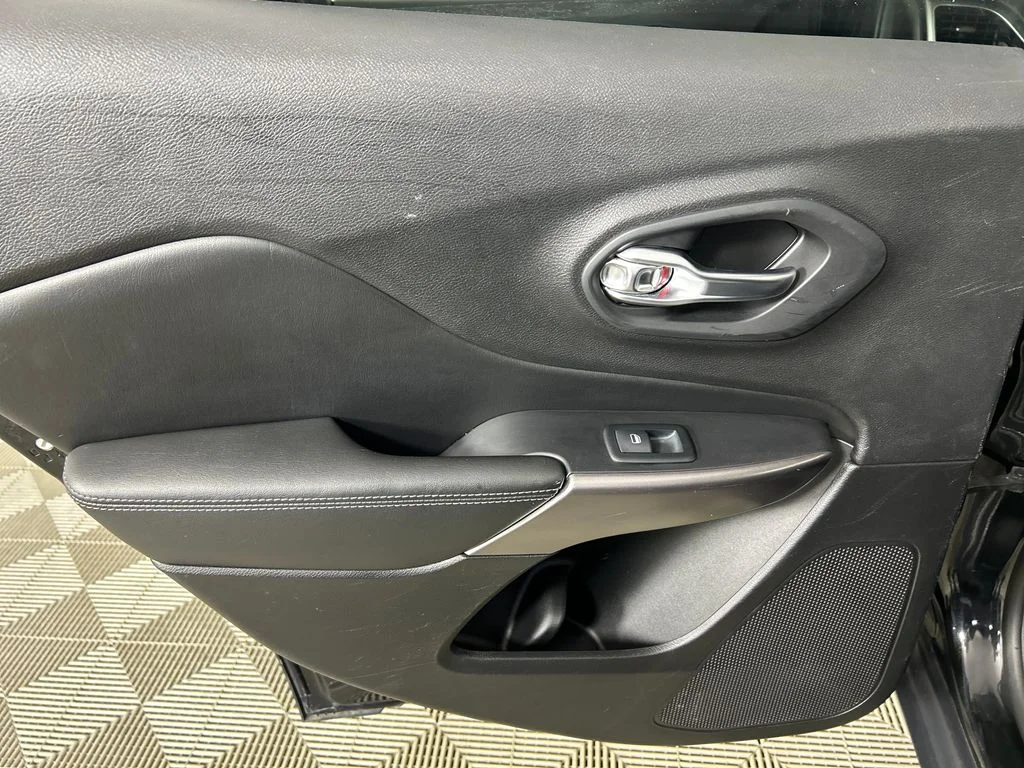 Used 2019 Black Jeep Limited image 17