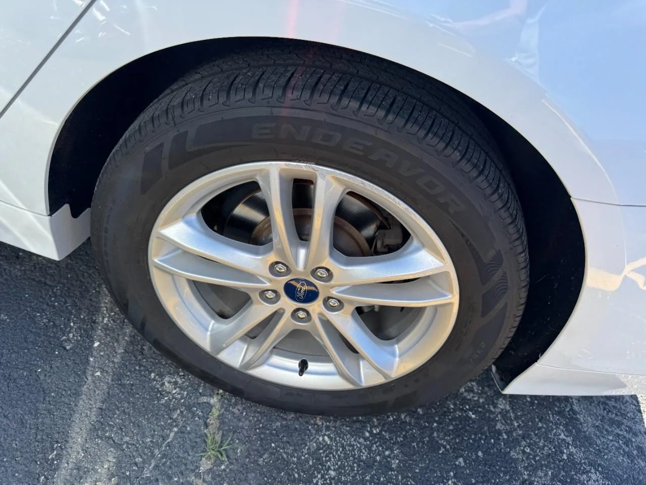 Used 2018 Oxford White Ford SE FWD image 9