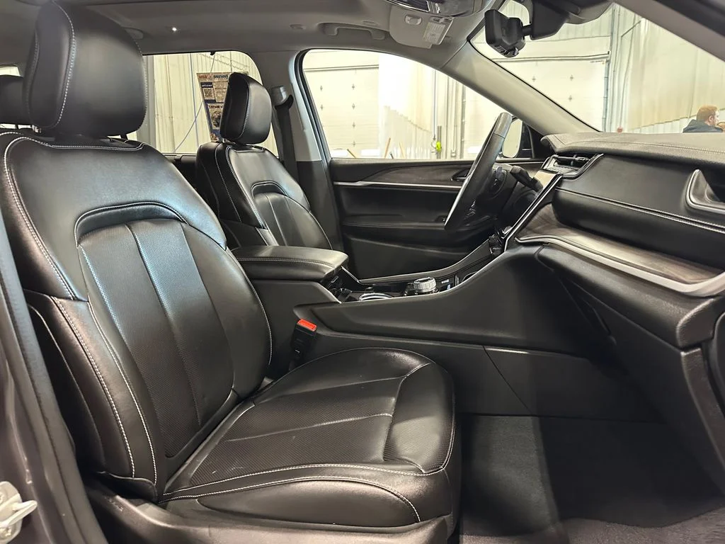 Used 2023 Gray Jeep Limited image 33