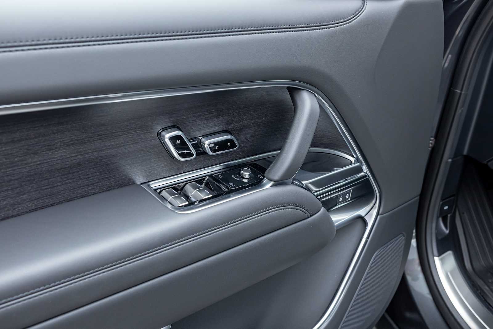 New 2026 Carpathian Grey Land Rover SE image 11
