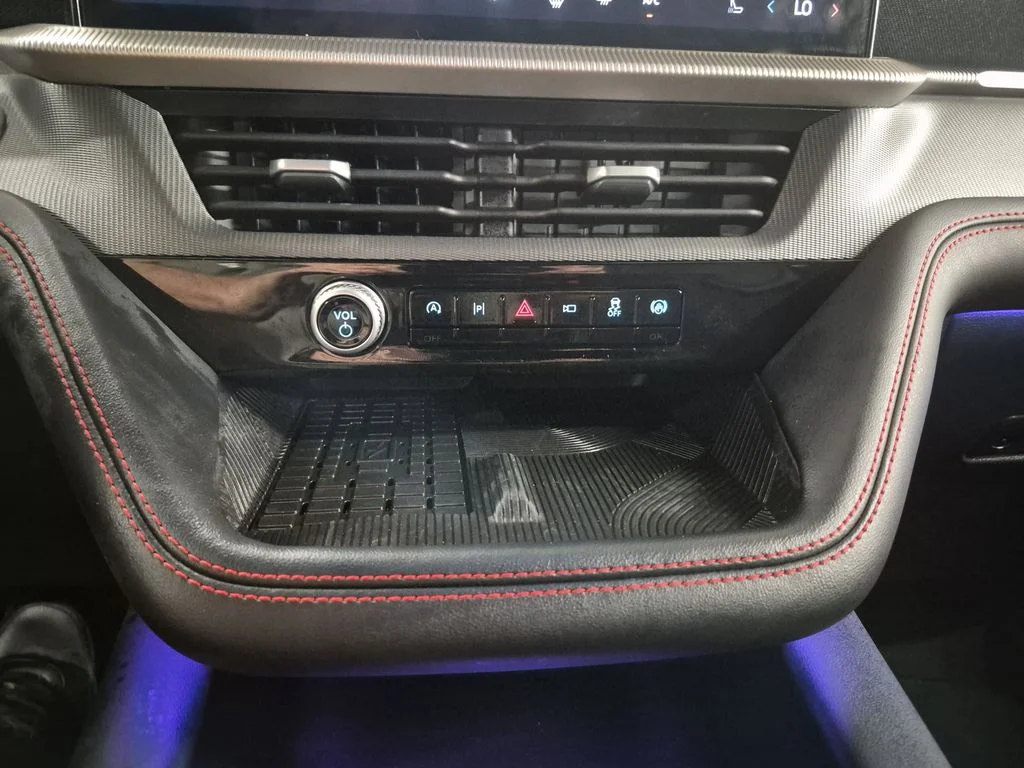 Used 2025 Vapor Blue Metallic Ford ST-Line image 33